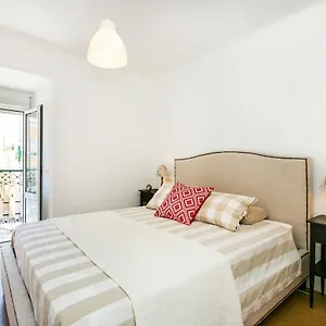 Belem! Charming 2 Bedroom W Terrace, Wifi & Free Street Parking Apartamento Lisboa
